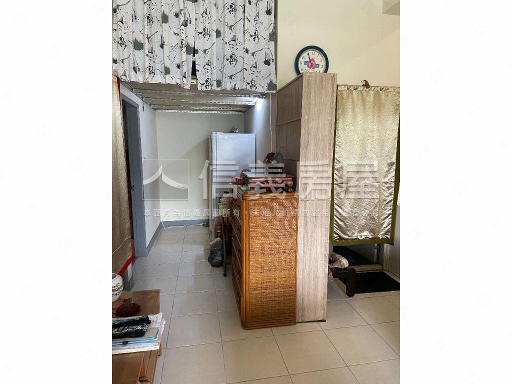 總統芳鄰。兩房房屋室內格局與周邊環境