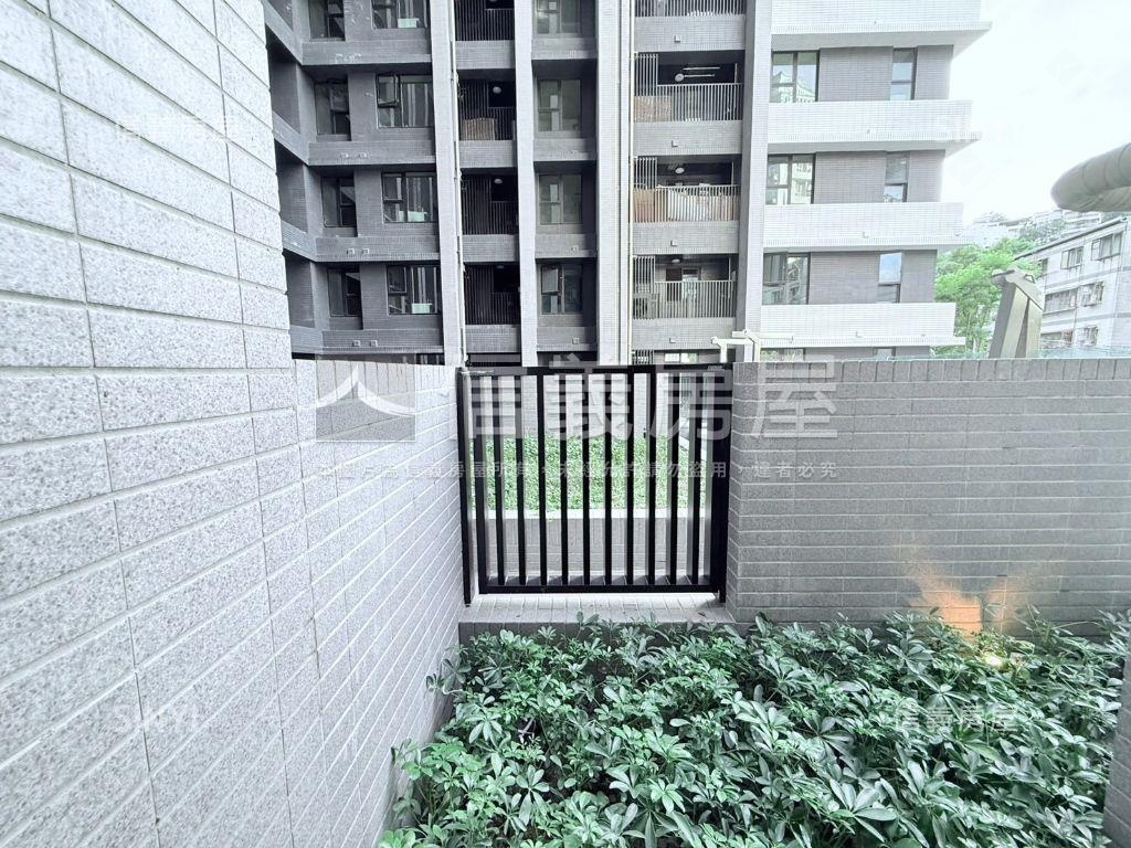 景安文匯露臺三房車位房屋室內格局與周邊環境