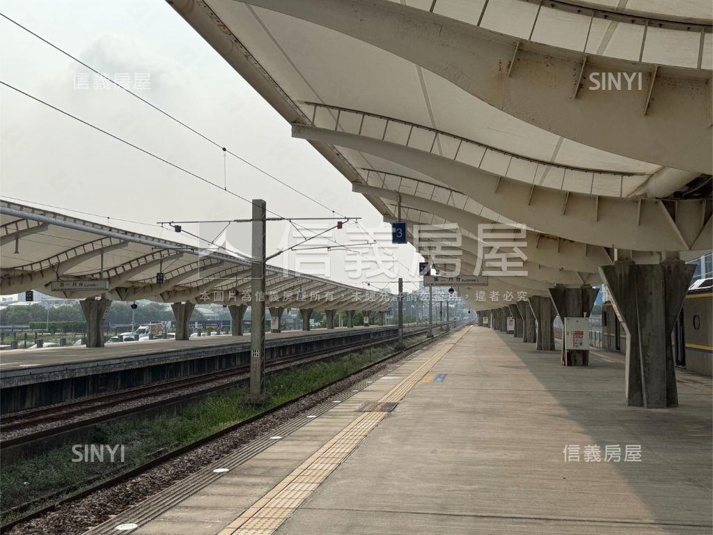 近高鐵百億娛樂城三房平車房屋室內格局與周邊環境