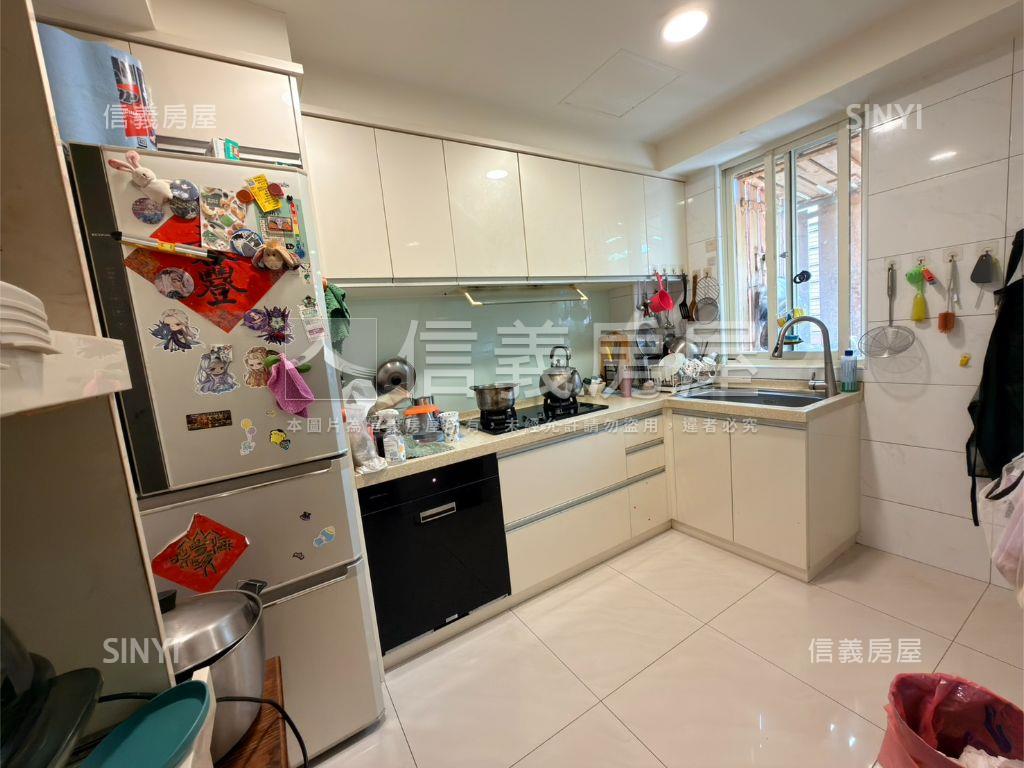 仁愛我家三房車位房屋室內格局與周邊環境