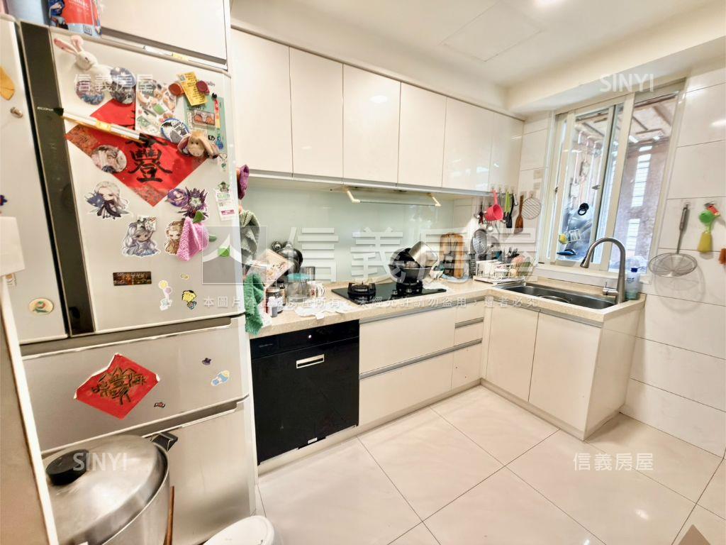 仁愛我家三房車位房屋室內格局與周邊環境