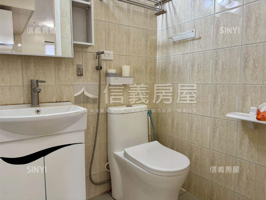 地中海現代簡約風美宅房屋室內格局與周邊環境