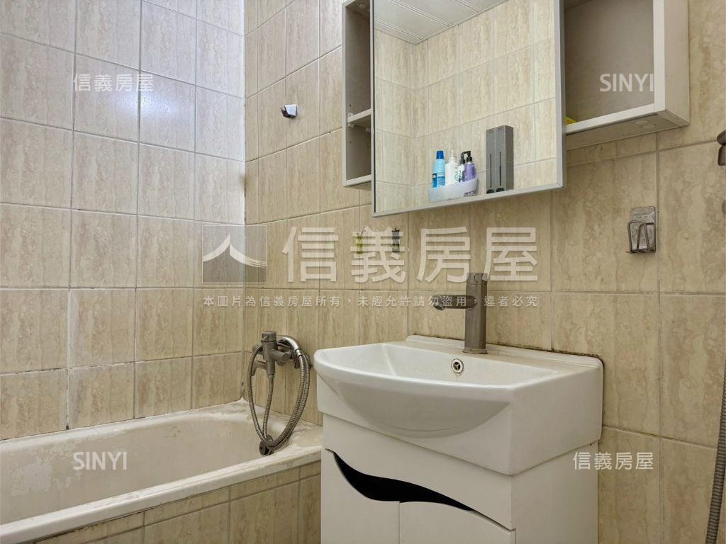 地中海現代簡約風美宅房屋室內格局與周邊環境