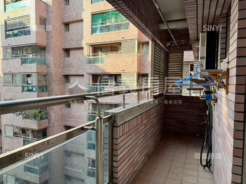 地中海現代簡約風美宅房屋室內格局與周邊環境