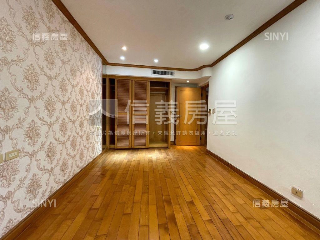 專任－奇岩樓中樓附車位房屋室內格局與周邊環境