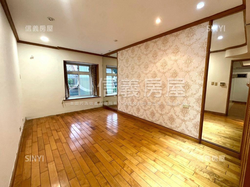 專任－奇岩樓中樓附車位房屋室內格局與周邊環境