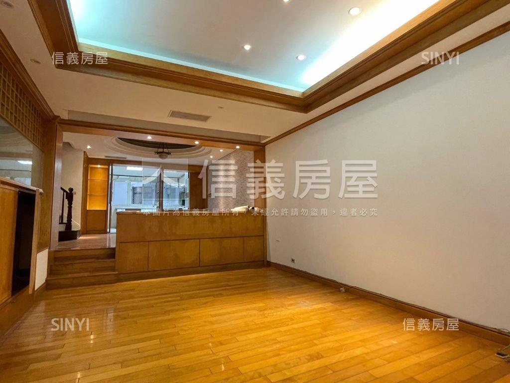 專任－奇岩樓中樓附車位房屋室內格局與周邊環境