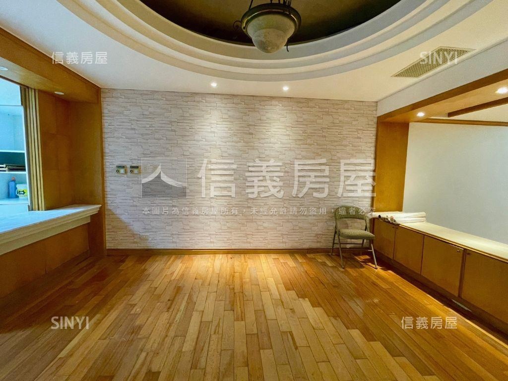 專任－奇岩樓中樓附車位房屋室內格局與周邊環境
