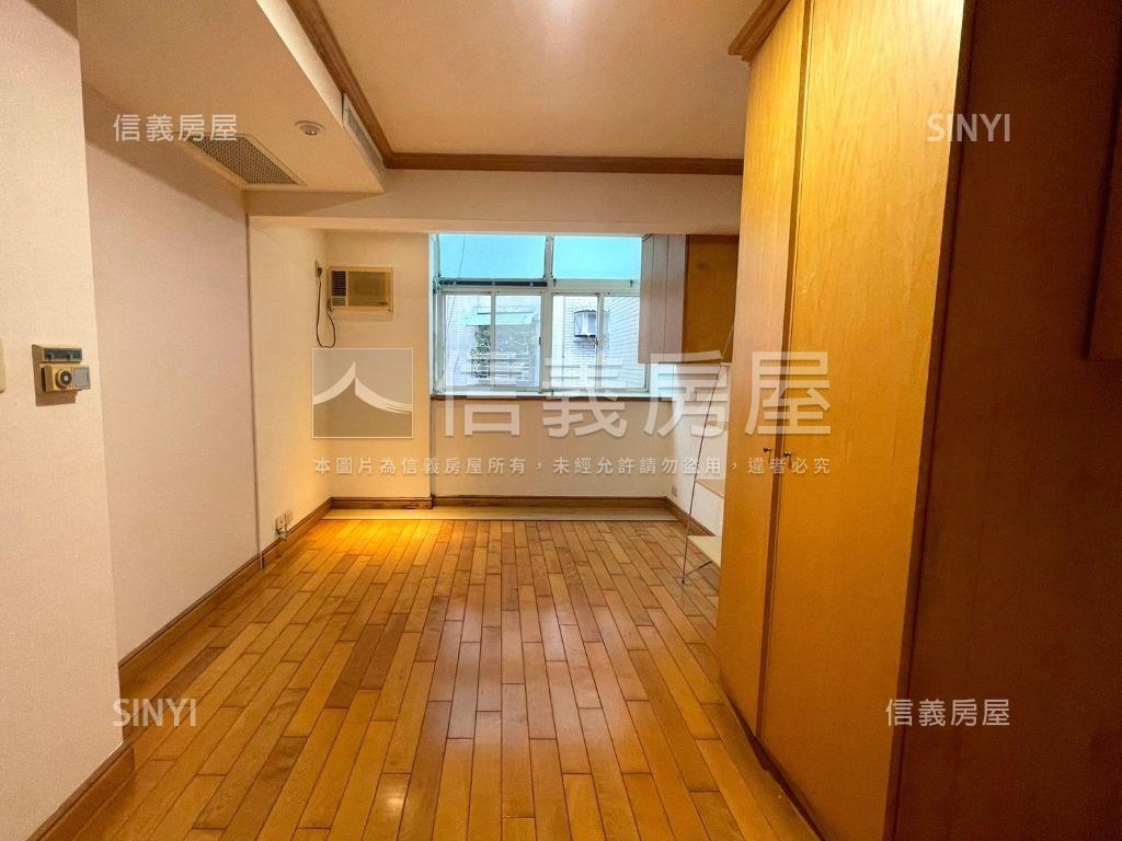 專任－奇岩樓中樓附車位房屋室內格局與周邊環境