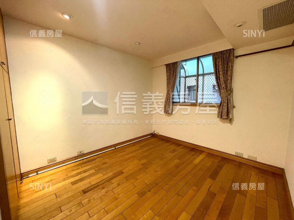 專任－奇岩樓中樓附車位房屋室內格局與周邊環境