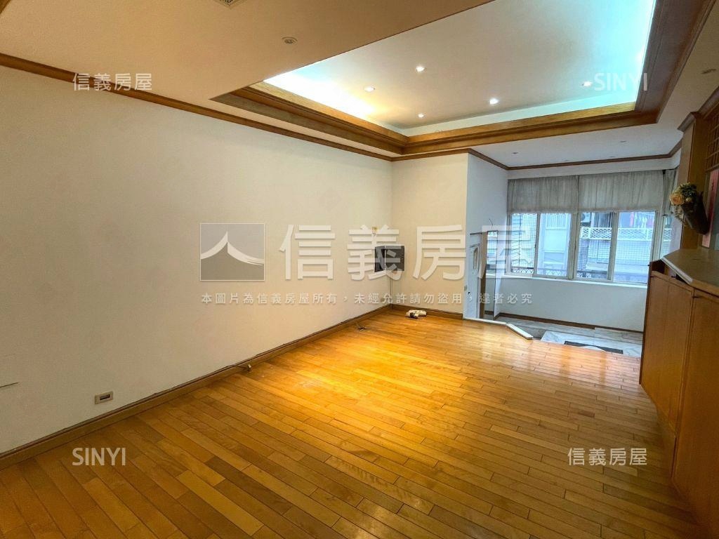 專任－奇岩樓中樓附車位房屋室內格局與周邊環境
