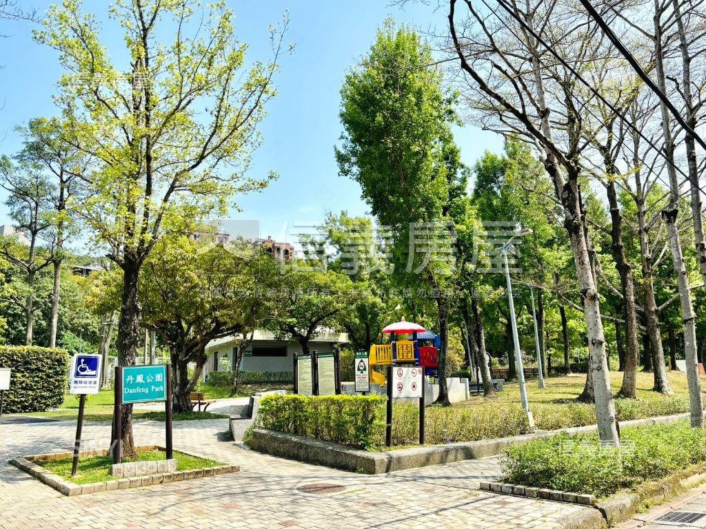 專任－奇岩樓中樓附車位房屋室內格局與周邊環境