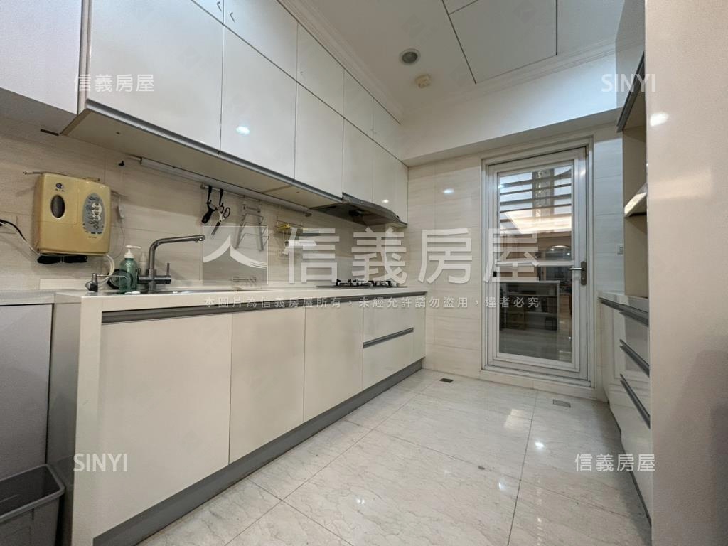 百立帝堡亞灣豪邸房屋室內格局與周邊環境