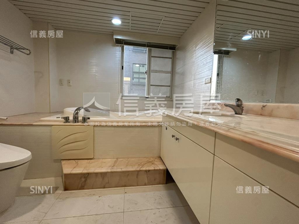 百立帝堡亞灣豪邸房屋室內格局與周邊環境