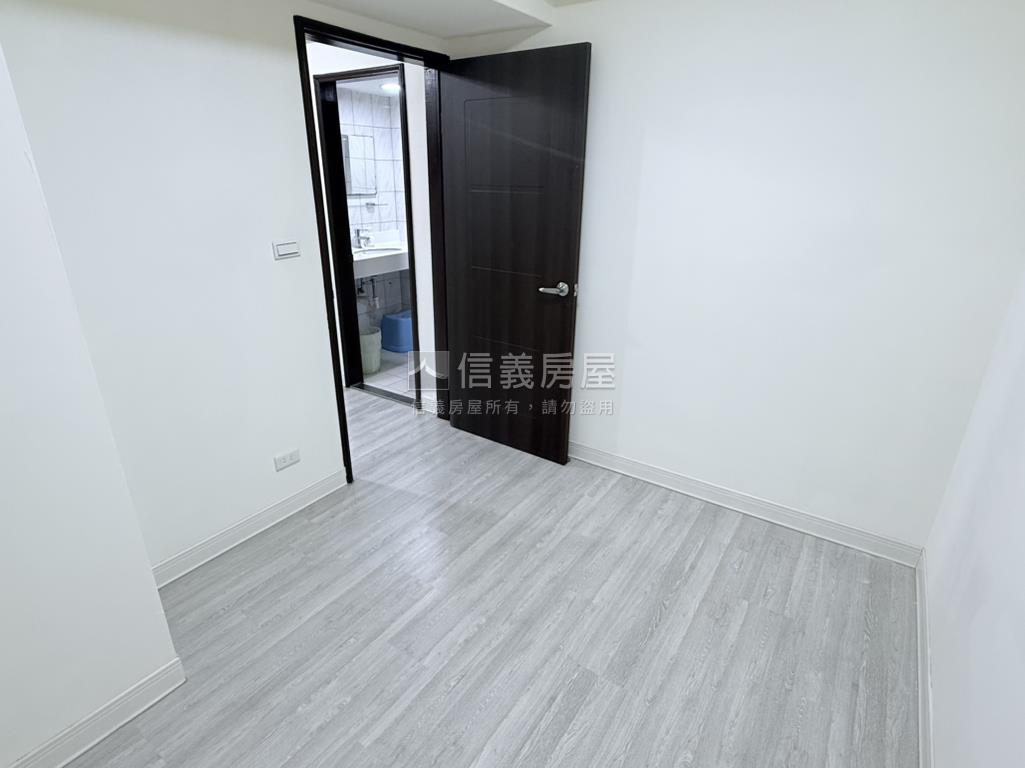 紅綠二期近學校三房車位房屋室內格局與周邊環境