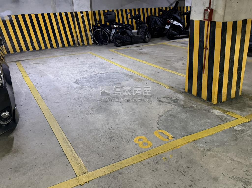 紅綠二期近學校三房車位房屋室內格局與周邊環境