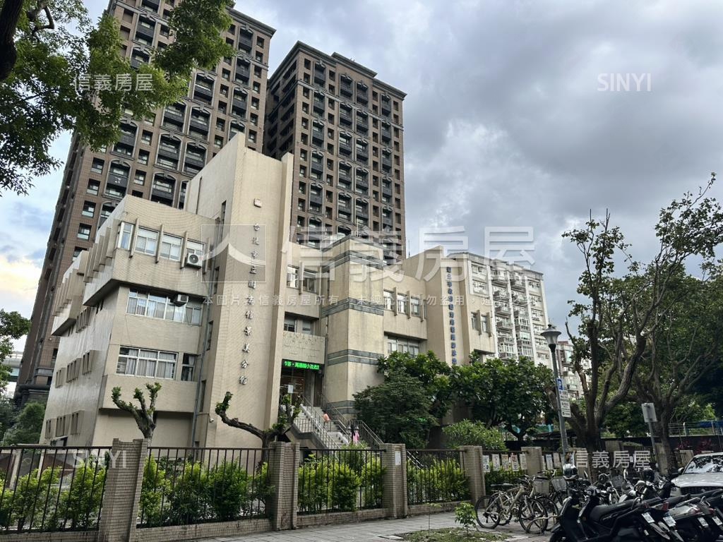 崇德隆盛三房附車位房屋室內格局與周邊環境
