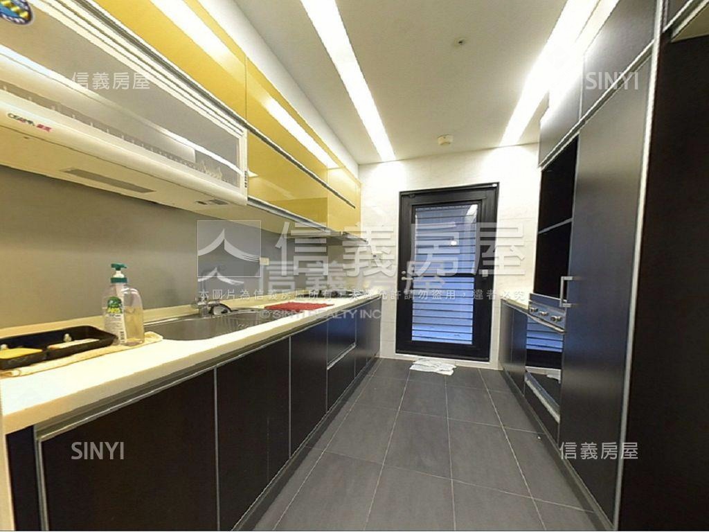 峰藝視野美三房雙平車房屋室內格局與周邊環境