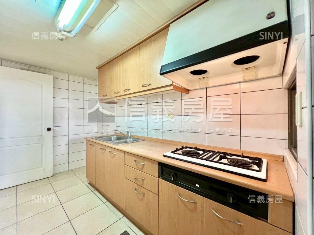 惠宇科博採光三房平車房屋室內格局與周邊環境