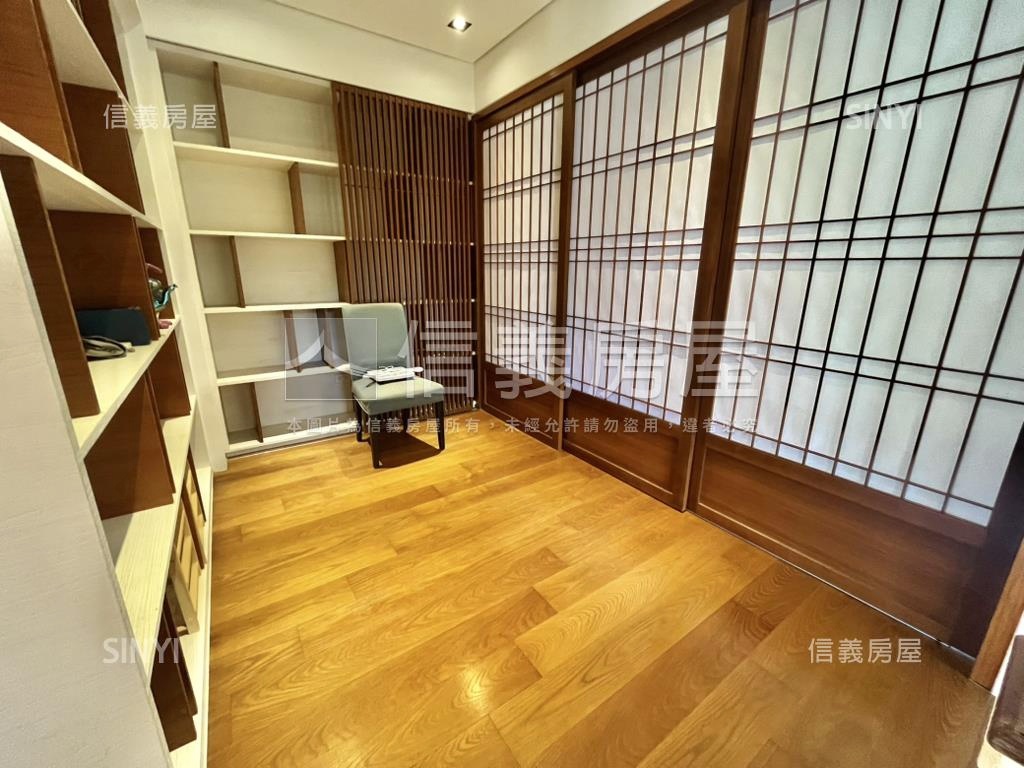 樹下墅上邊間綠意盎然房屋室內格局與周邊環境