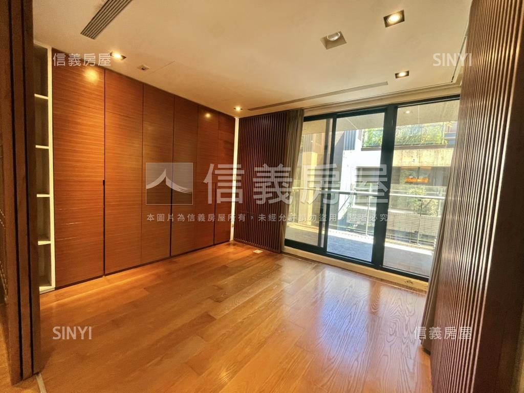 樹下墅上邊間綠意盎然房屋室內格局與周邊環境