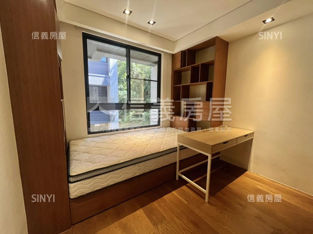 樹下墅上邊間綠意盎然房屋室內格局與周邊環境