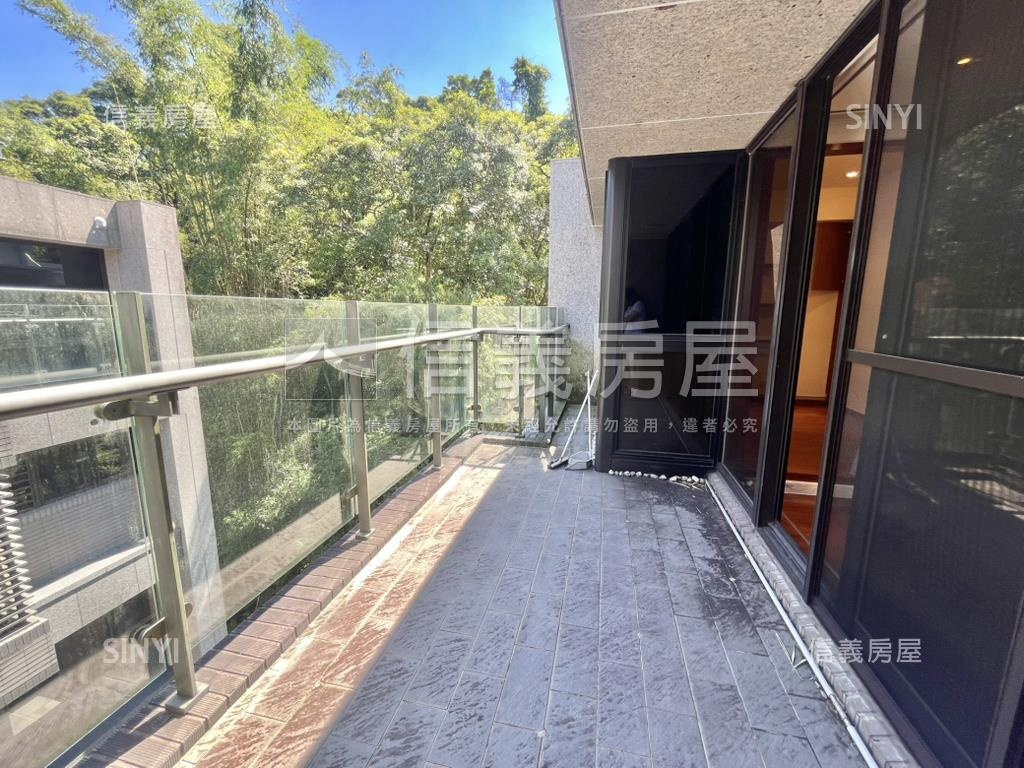 樹下墅上邊間綠意盎然房屋室內格局與周邊環境