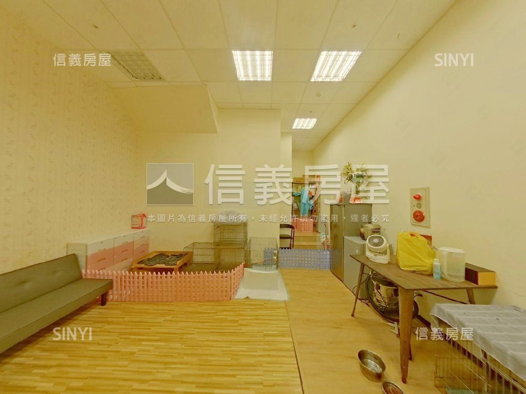 高鐵雙車位黃金店面房屋室內格局與周邊環境