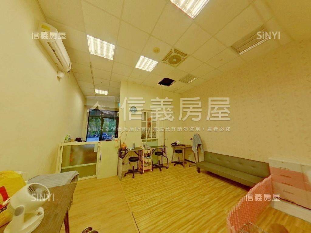高鐵雙車位黃金店面房屋室內格局與周邊環境