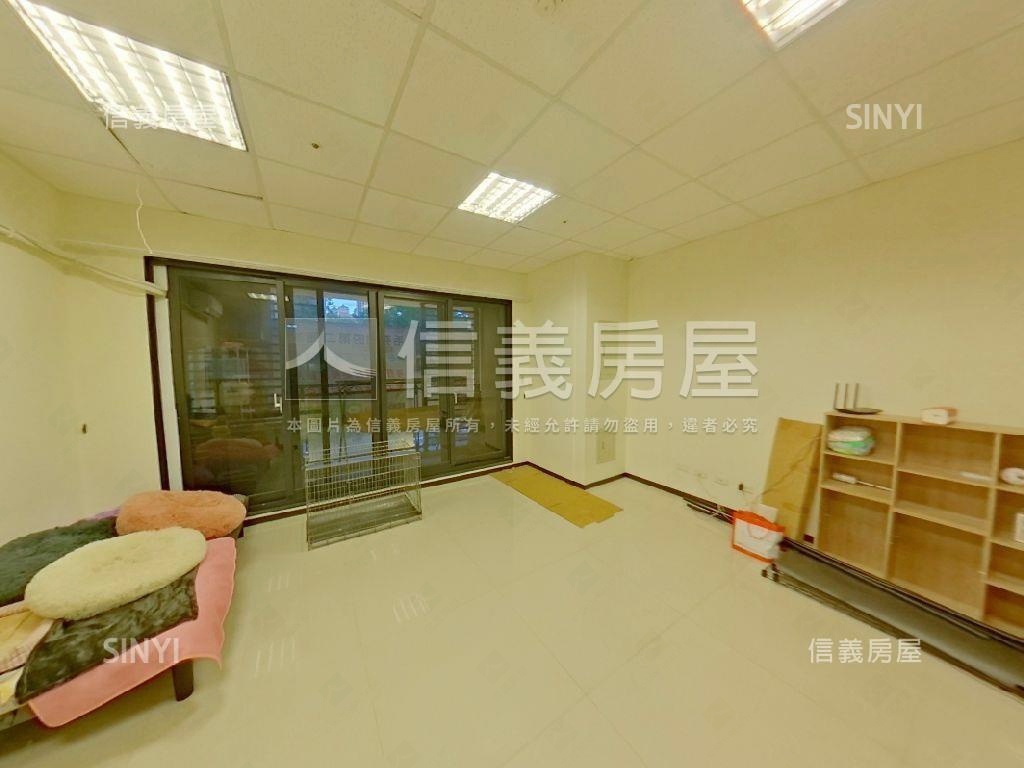 高鐵雙車位黃金店面房屋室內格局與周邊環境