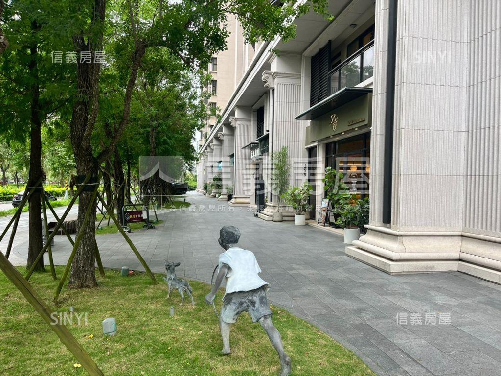 高鐵雙車位黃金店面房屋室內格局與周邊環境