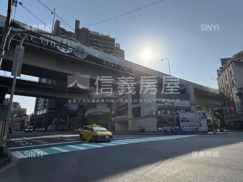 低總價面公園邊間二樓美屋房屋室內格局與周邊環境