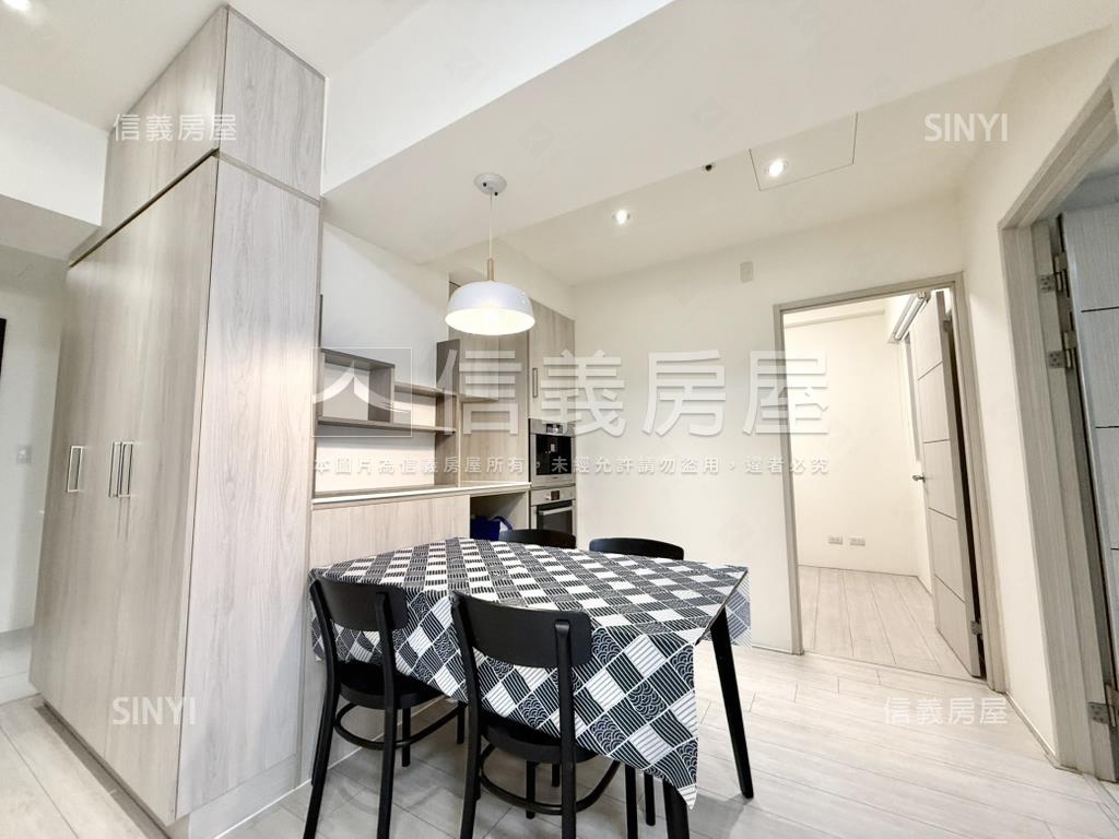 美麗的新悅城三房平車房屋室內格局與周邊環境