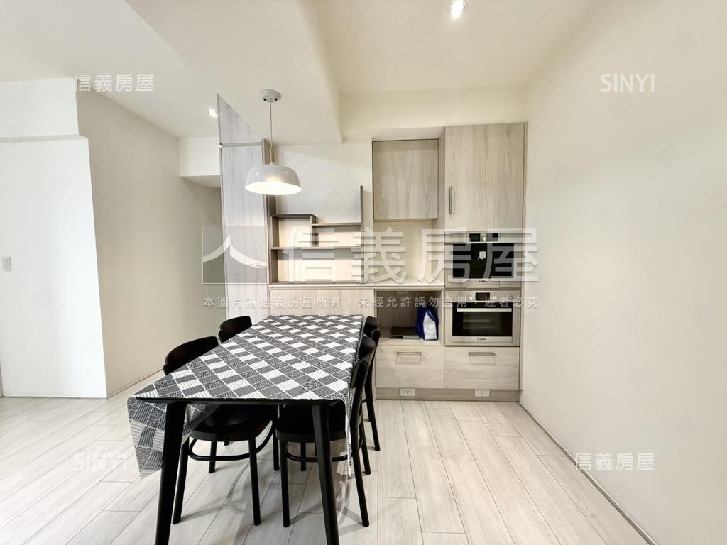 美麗的新悅城三房平車房屋室內格局與周邊環境