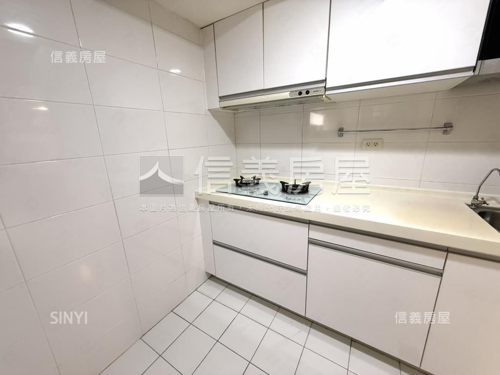 美麗的新悅城三房平車房屋室內格局與周邊環境