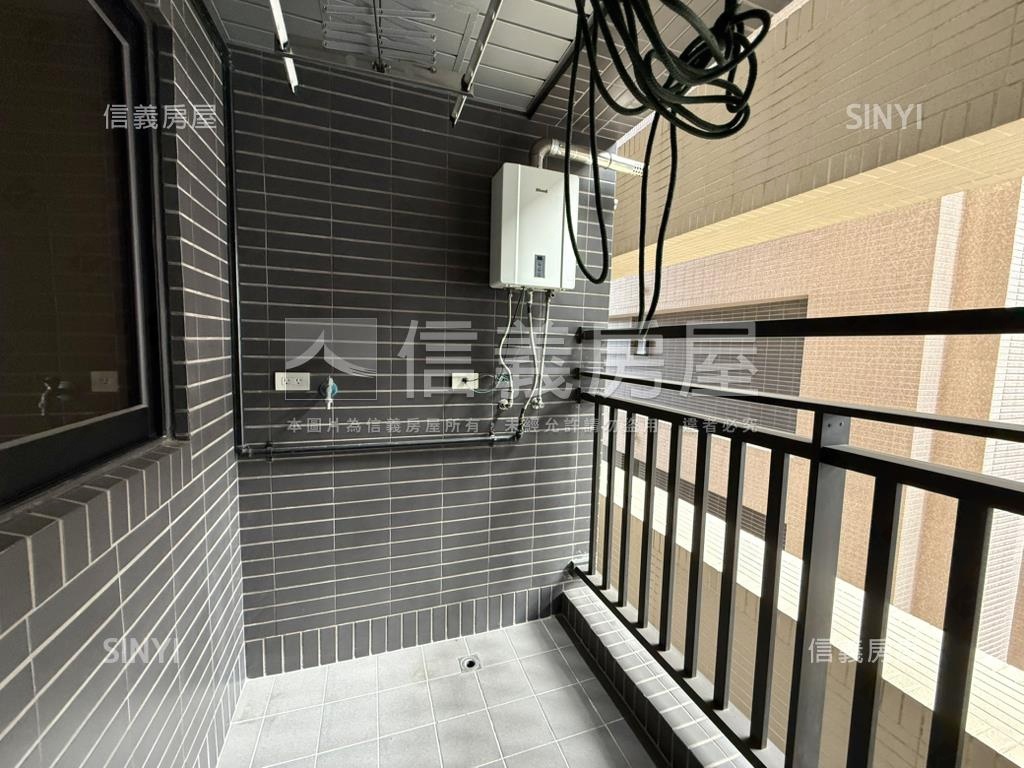 美麗的新悅城三房平車房屋室內格局與周邊環境