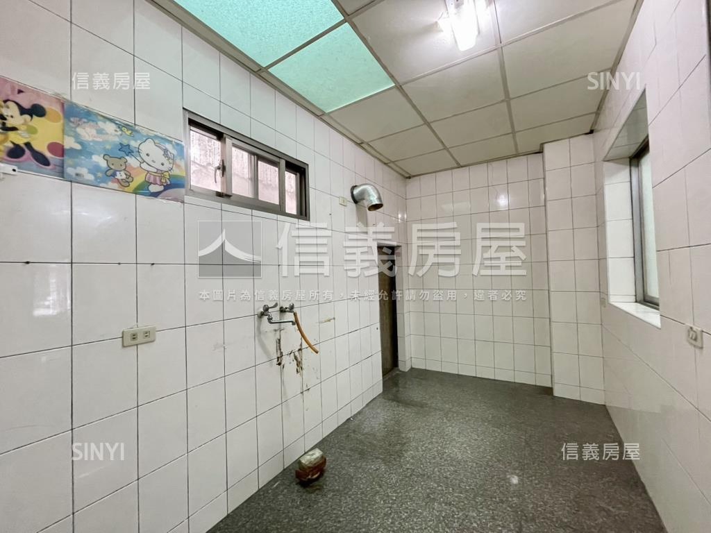 近北區免千萬孝親車庫透天房屋室內格局與周邊環境