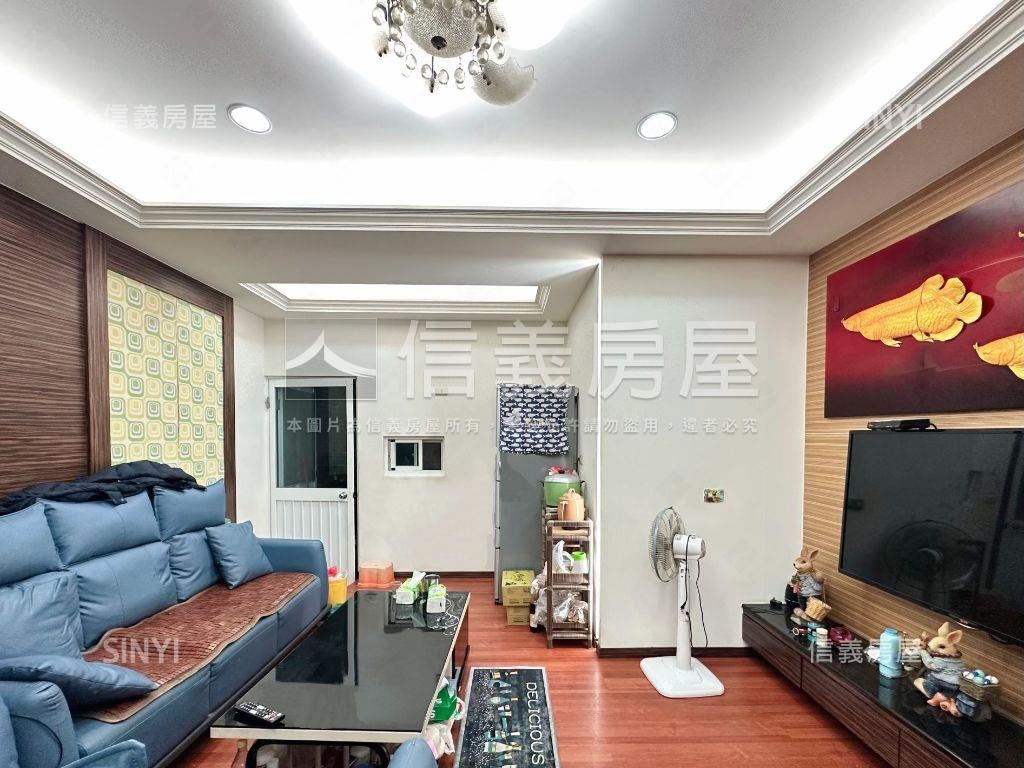 近高大社區型車庫透天房屋室內格局與周邊環境