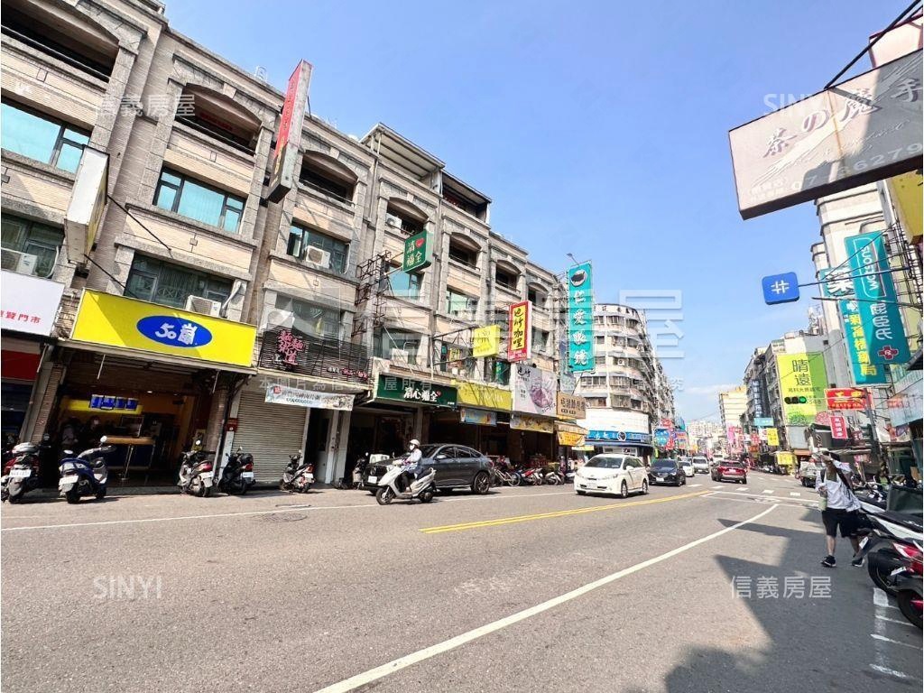 近高大社區型車庫透天房屋室內格局與周邊環境