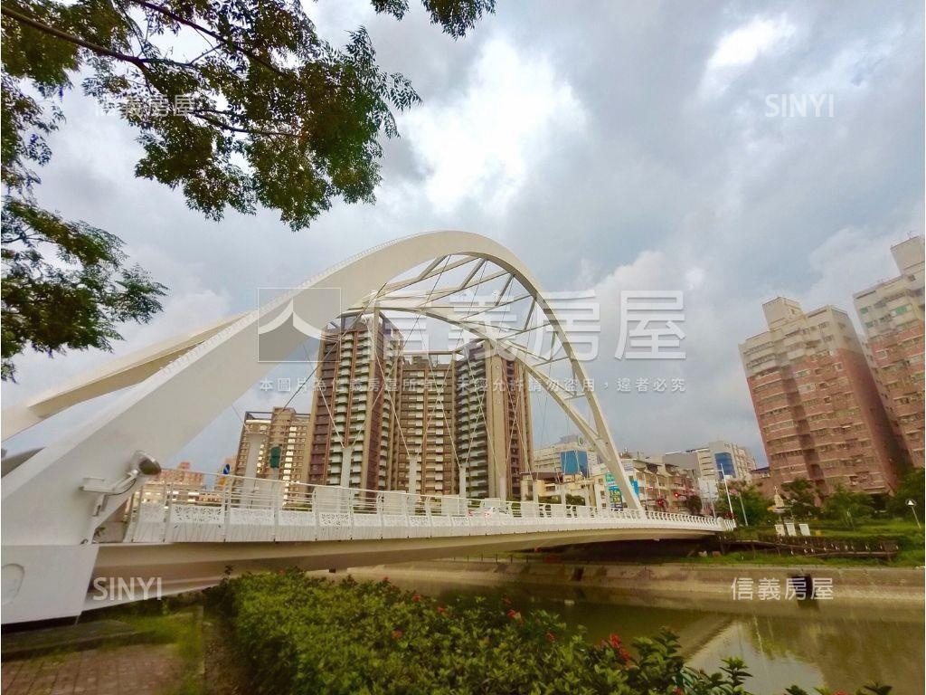 近高大社區型車庫透天房屋室內格局與周邊環境