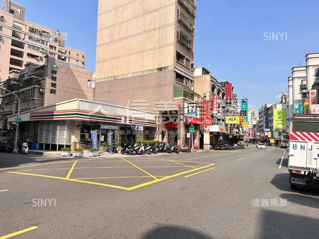 近高大社區型車庫透天房屋室內格局與周邊環境