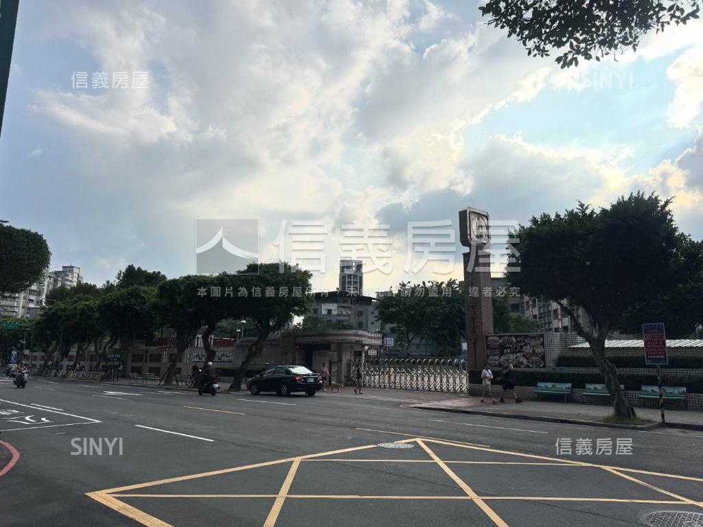 統領中正．景觀三房車位房屋室內格局與周邊環境