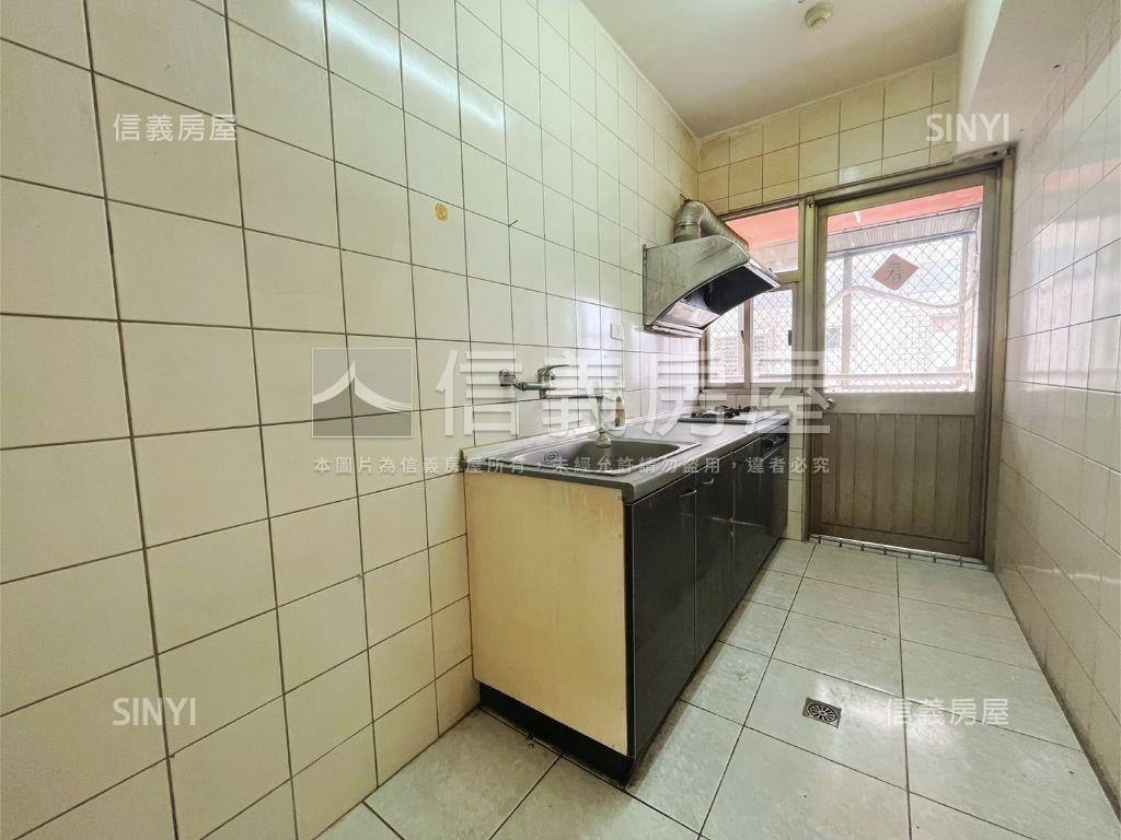 近漢神潭子三房車位視野宅房屋室內格局與周邊環境