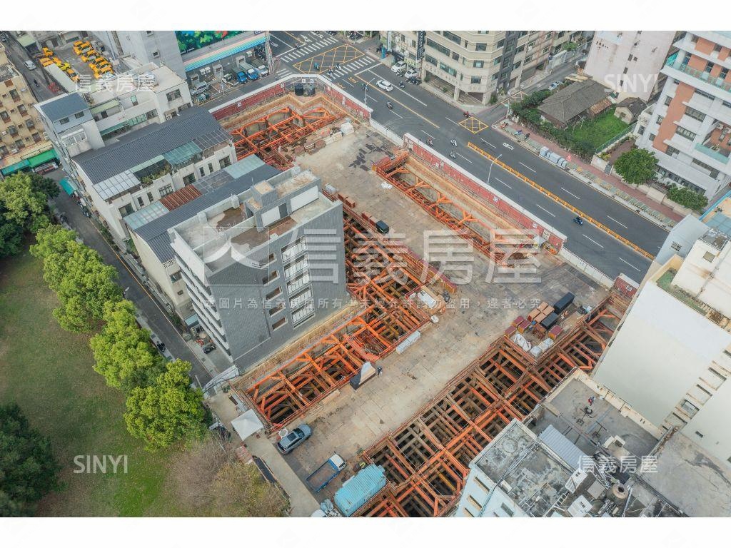 心動利晉曙光３房子母車位房屋室內格局與周邊環境