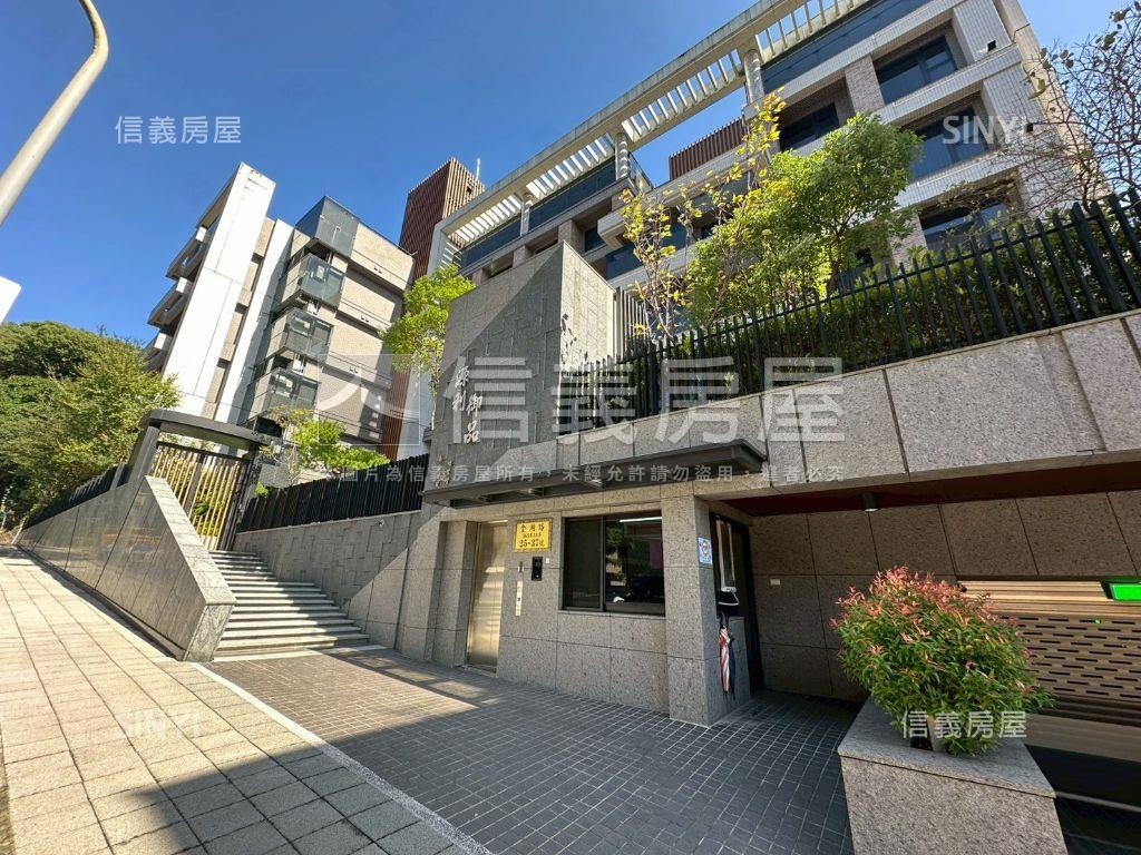 葫洲御品２房平面車位房屋室內格局與周邊環境