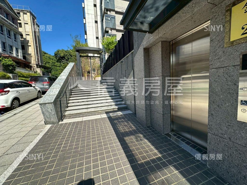 葫洲御品２房平面車位房屋室內格局與周邊環境