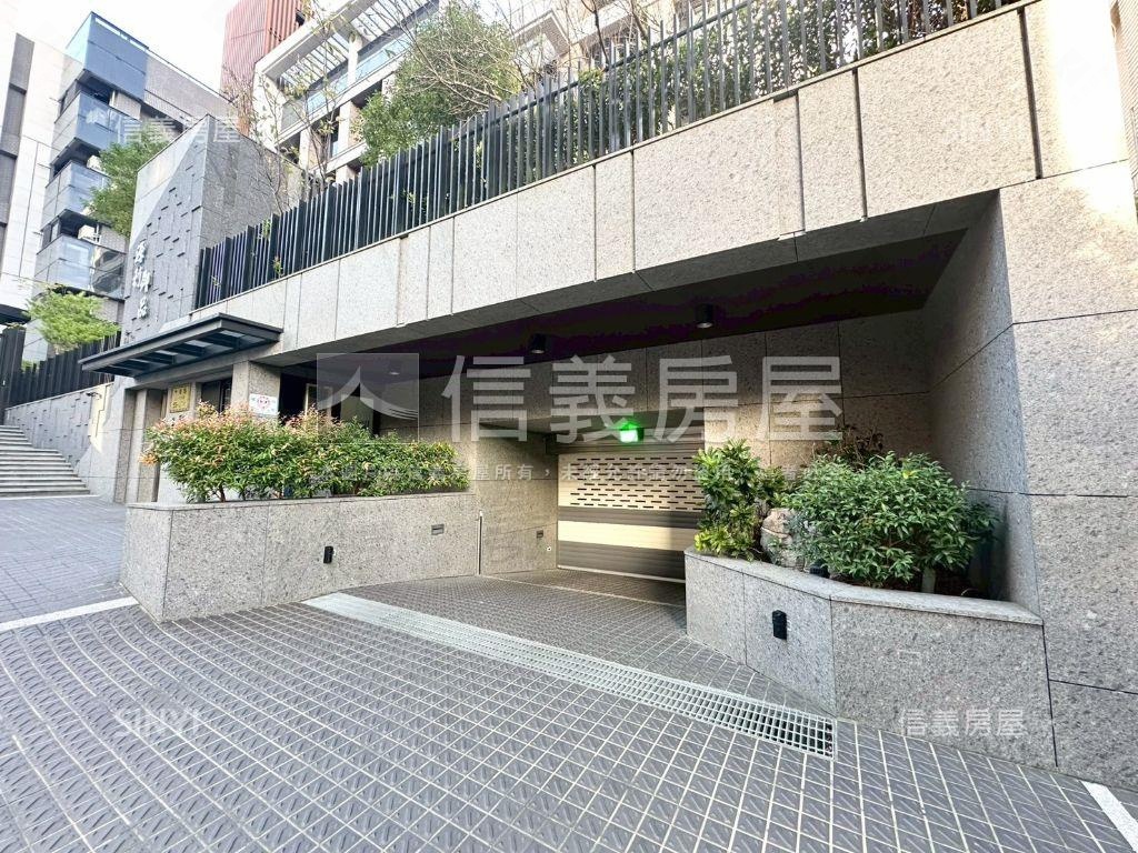 稀有源利御品２房平面車位房屋室內格局與周邊環境