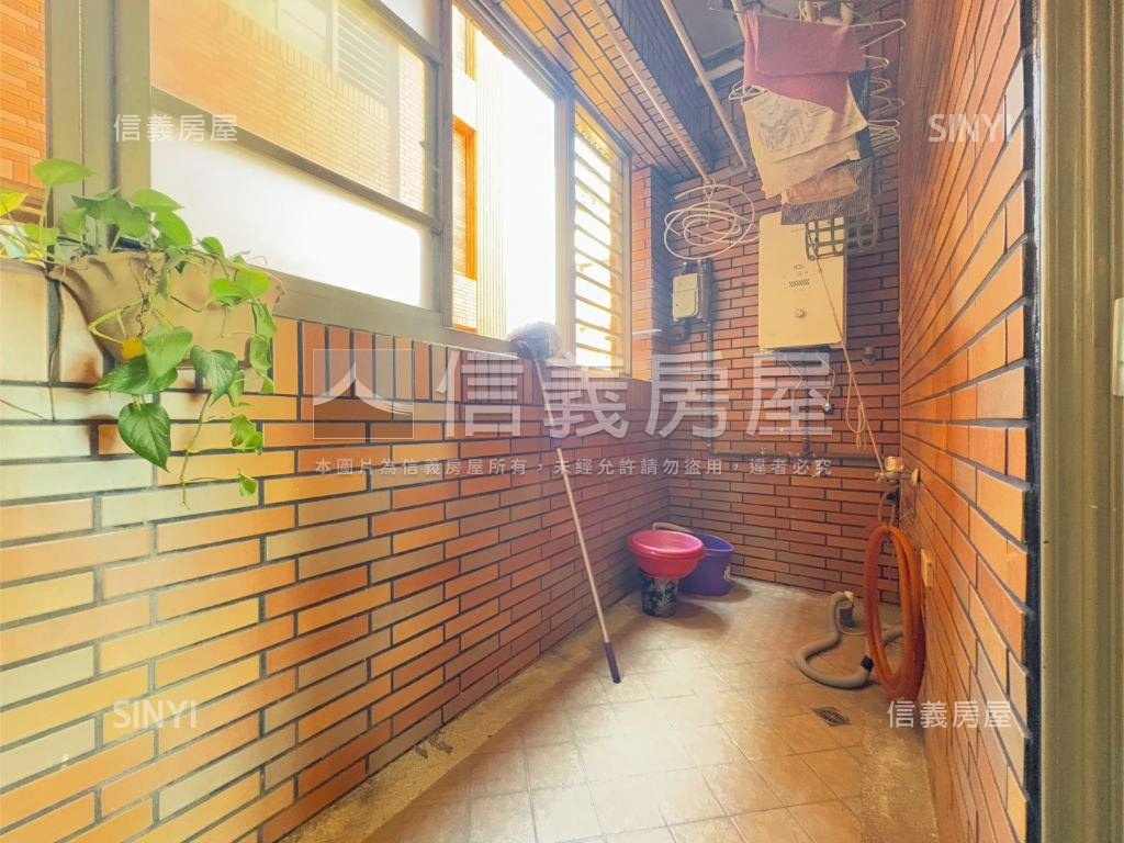 亞都高醫美景三房車位房屋室內格局與周邊環境