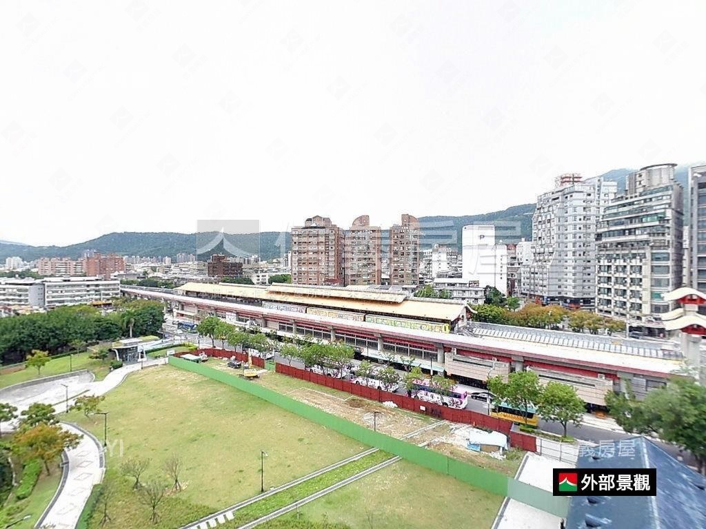 正面公園高樓帶坡平車位房屋室內格局與周邊環境