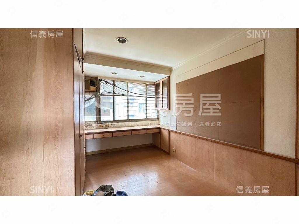 一層一戶四面採光！正！房屋室內格局與周邊環境